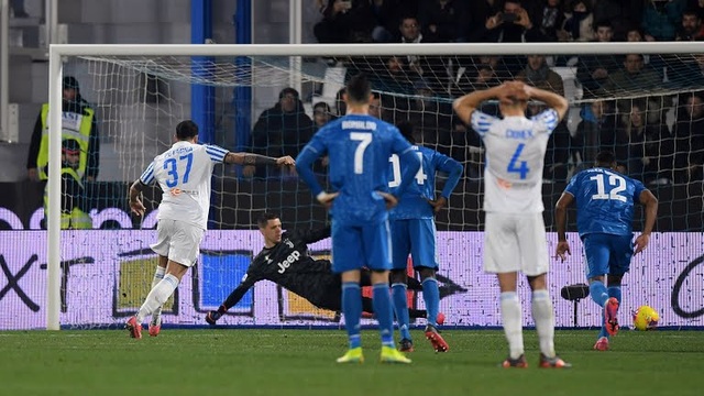 C.Ronaldo đều đặn nổ súng, Juventus xây chắc ngôi đầu - 2