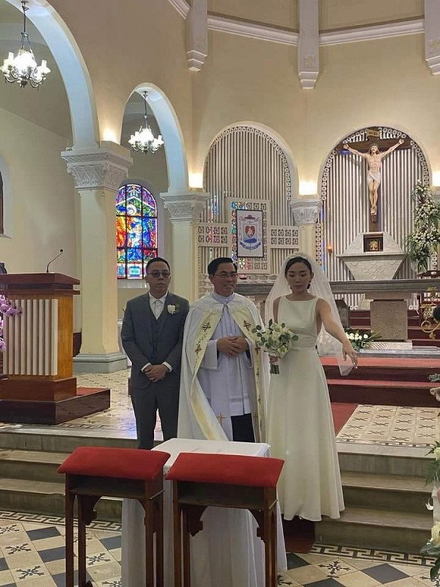 Sao Việt: Người kết hôn bí mật, người trì hoãn đám cưới với “đại gia” - 2 Sao Việt: Người kết hôn bí mật, người trì hoãn đám cưới với “đại gia” - 2