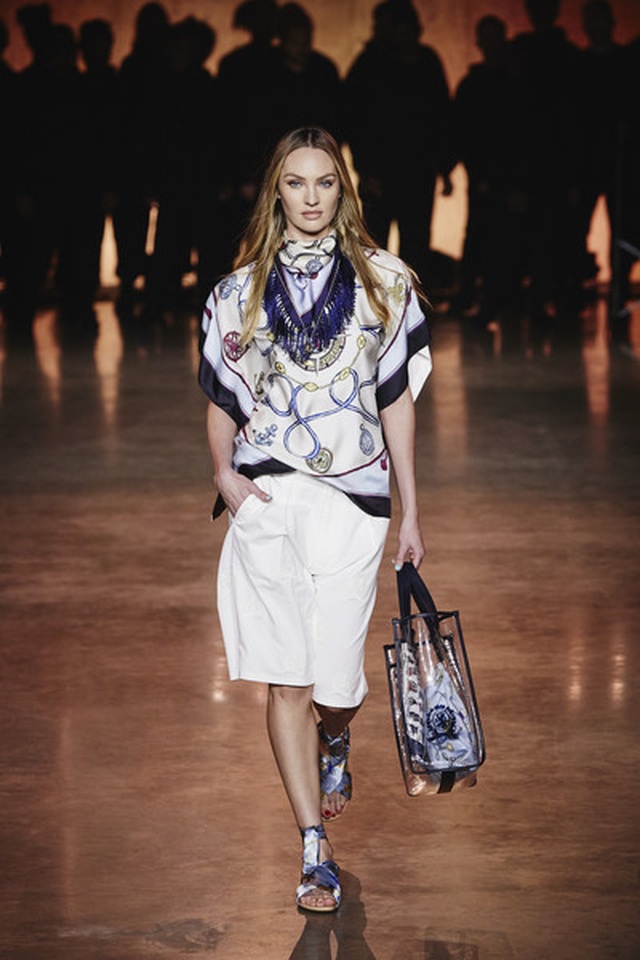 Candice Swanepoel lại khoe ảnh hot   - 9