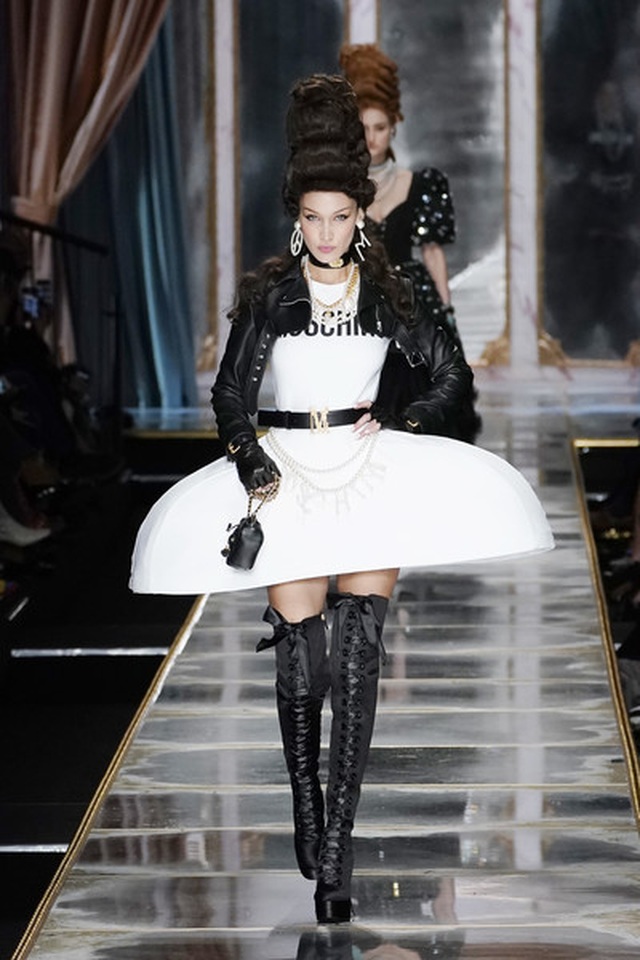 Lo ngại dịch corona, Bella Hadid đeo khẩu trang rời Italia - 7