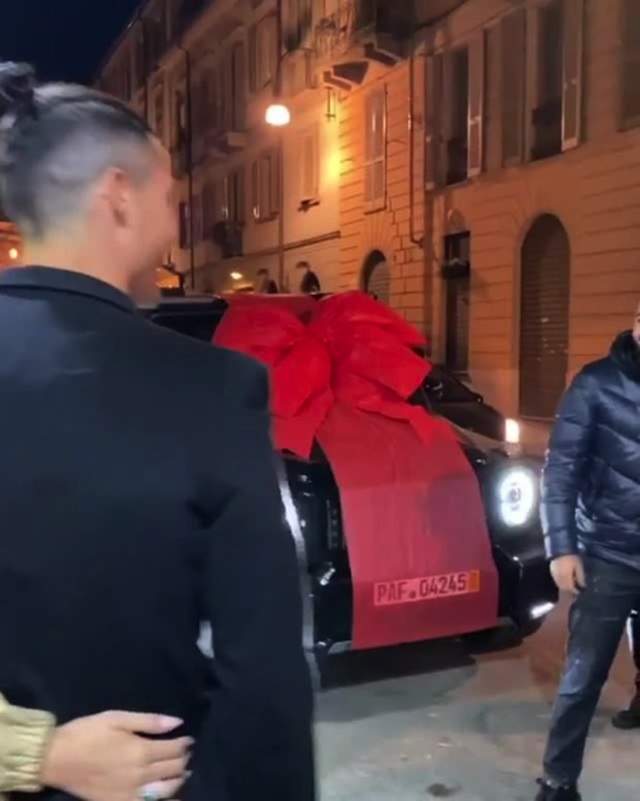 Bất ngờ với mức “lương tháng” khi làm vị hôn thê của C.Ronaldo - 3 Bất ngờ với mức “lương tháng” khi làm vị hôn thê của C.Ronaldo - 3