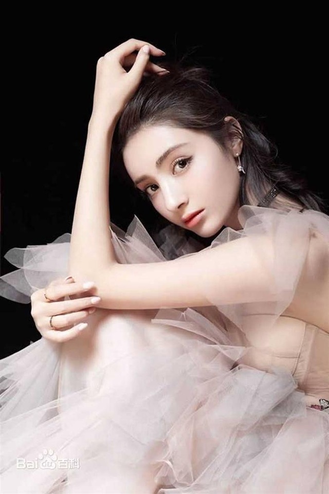 Mỹ nhân Tân Cương đáp trả khi bị nghi lộ clip “nóng” - 15 Mỹ nhân Tân Cương đáp trả khi bị nghi lộ clip “nóng” - 15