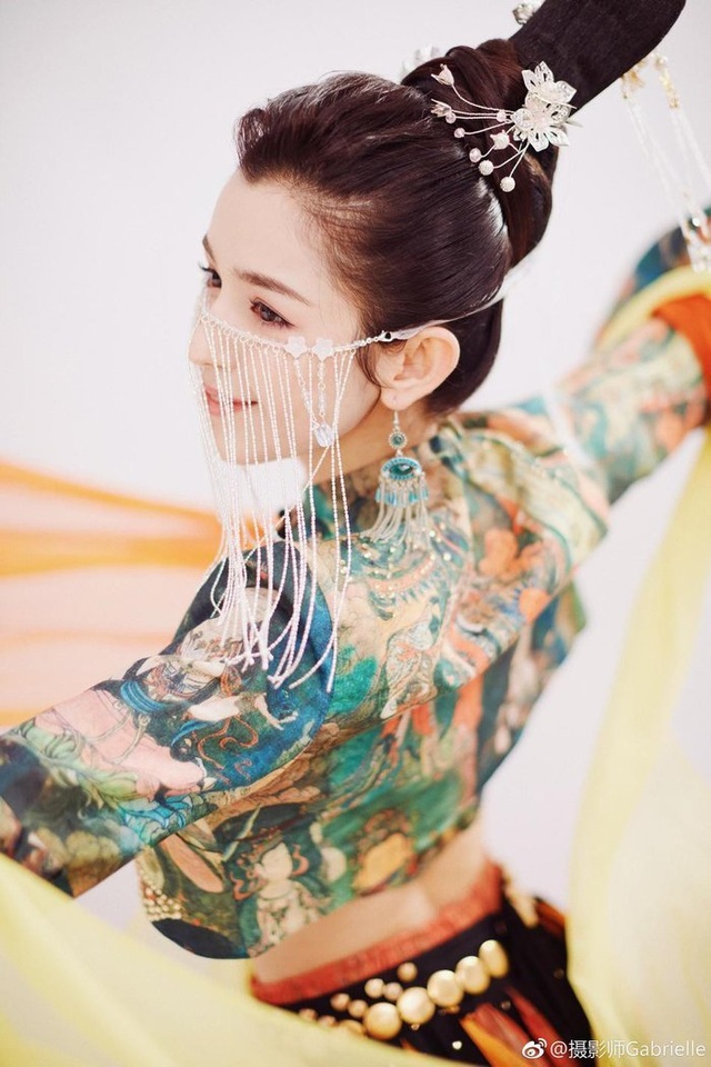 Mỹ nhân Tân Cương đáp trả khi bị nghi lộ clip “nóng” - 5 Mỹ nhân Tân Cương đáp trả khi bị nghi lộ clip “nóng” - 5