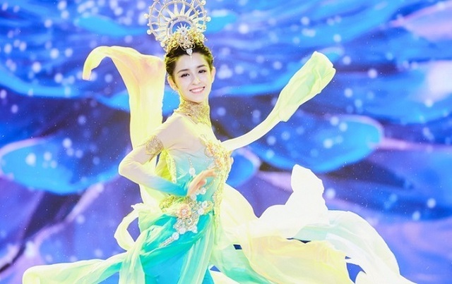 Mỹ nhân Tân Cương đáp trả khi bị nghi lộ clip “nóng” - 18 Mỹ nhân Tân Cương đáp trả khi bị nghi lộ clip “nóng” - 18