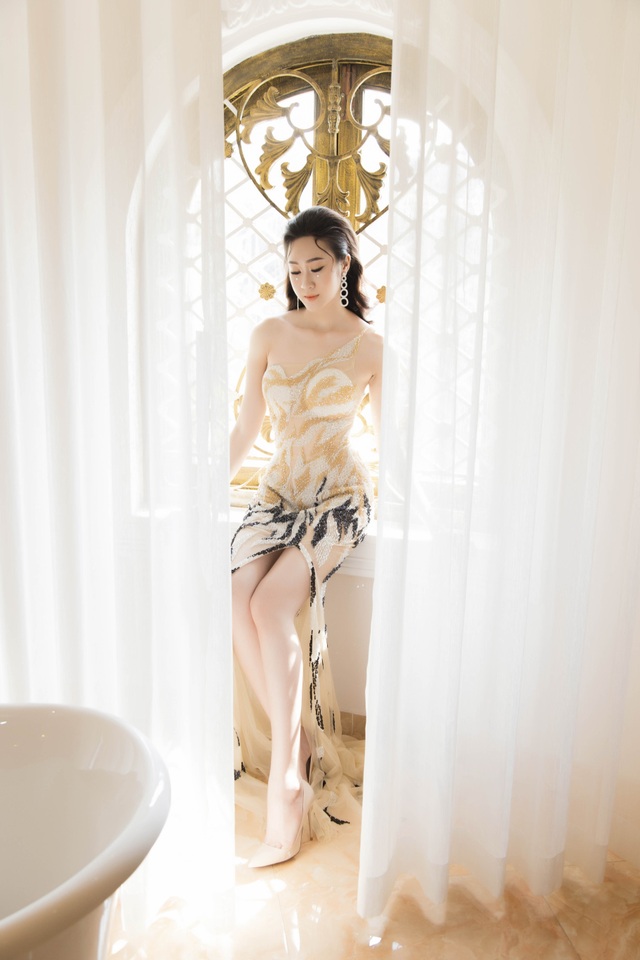 Anika Trinh Trinh diện váy pha lê xuyên thấu - 4 Anika Trinh Trinh diện váy pha lê xuyên thấu - 4