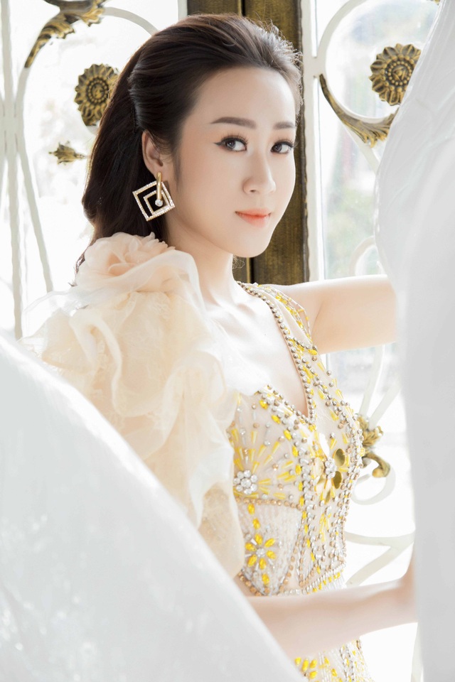 Anika Trinh Trinh diện váy pha lê xuyên thấu - 3 Anika Trinh Trinh diện váy pha lê xuyên thấu - 3