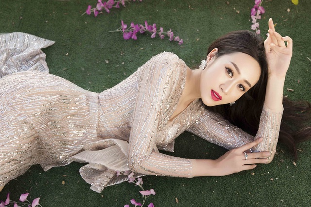 Anika Trinh Trinh diện váy pha lê xuyên thấu - 1 Anika Trinh Trinh diện váy pha lê xuyên thấu - 1