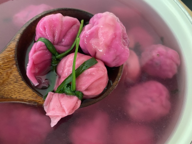Làm hoành thánh bằng thanh long ruột đỏ bán không kịp nghỉ tay - 4 Làm hoành thánh bằng thanh long ruột đỏ bán không kịp nghỉ tay - 4