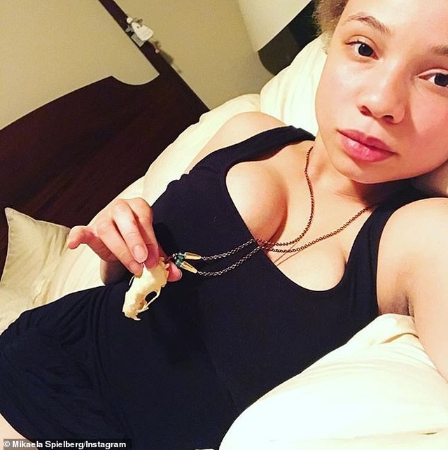 Đạo diễn Steven Spielberg xấu hổ khi con gái nuôi muốn đóng phim cấp ba - 2