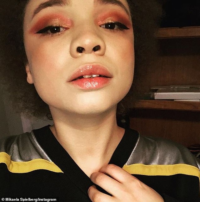 Đạo diễn Steven Spielberg xấu hổ khi con gái nuôi muốn đóng phim cấp ba - 4