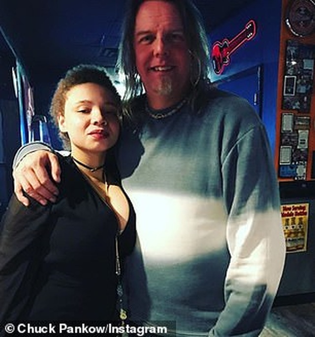 Đạo diễn Steven Spielberg xấu hổ khi con gái nuôi muốn đóng phim cấp ba - 5