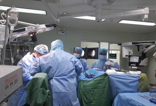 Những “chiến sĩ” thầm lặng trong các cuộc mổ - 9