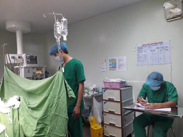 Những “chiến sĩ” thầm lặng trong các cuộc mổ - 6