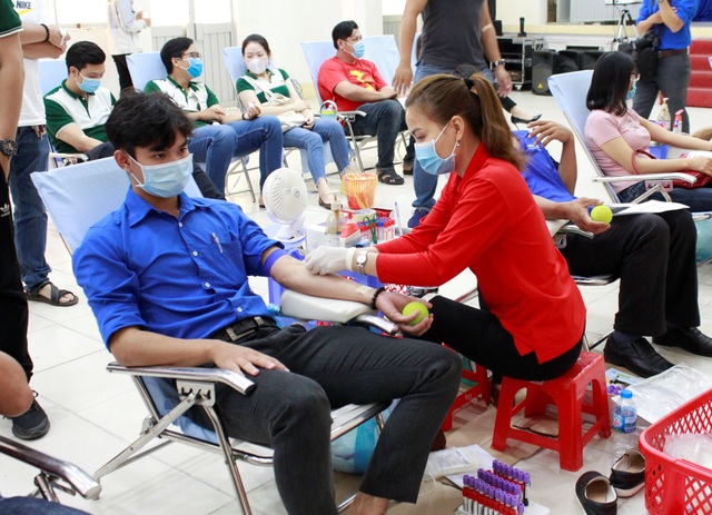 Lan tỏa phong trào hiến máu cứu người mùa dịch ở Dược Hậu Giang - 3 Lan tỏa phong trào hiến máu cứu người mùa dịch ở Dược Hậu Giang - 3