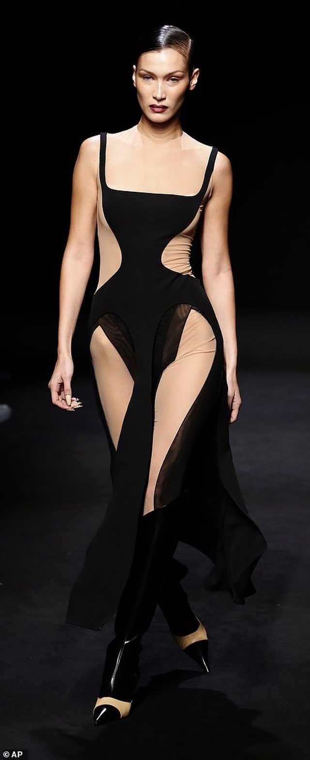 Bella Hadid diện trang phục kỳ lạ - 4