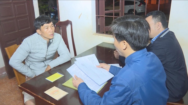 Bị lộ tẩy khi sử dụng hồ sơ giả để vận chuyển gỗ đi tiêu thụ - 2 Bị lộ tẩy khi sử dụng hồ sơ giả để vận chuyển gỗ đi tiêu thụ - 2