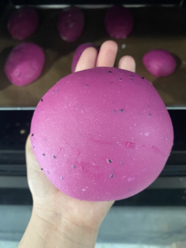 Chia sẻ công thức làm bánh mì thanh long để nhân rộng cuộc giải cứu - 2 Chia sẻ công thức làm bánh mì thanh long để nhân rộng cuộc giải cứu - 2