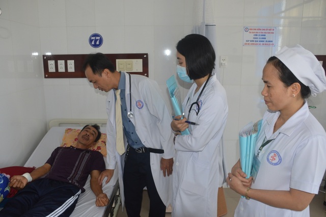 Người thầy thuốc “mát tay” với bệnh nhân tim mạch - 2 Người thầy thuốc “mát tay” với bệnh nhân tim mạch - 2