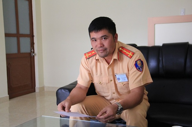 CSGT và Công an xã bắt cướp như trong phim - 4 CSGT và Công an xã bắt cướp như trong phim - 4