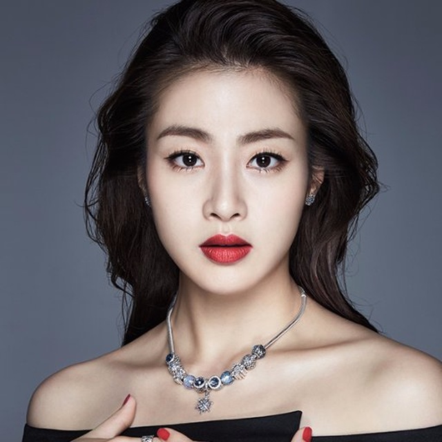 Bạn gái cũ nóng bỏng của Hyun Bin “úp mở” tái hợp - 12