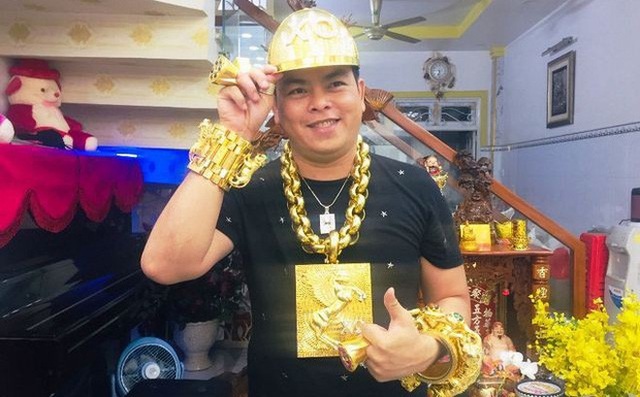 Trả hồ sơ vụ “đại gia” đeo nhiều vàng nhất Việt Nam - 1 Trả hồ sơ vụ “đại gia” đeo nhiều vàng nhất Việt Nam - 1