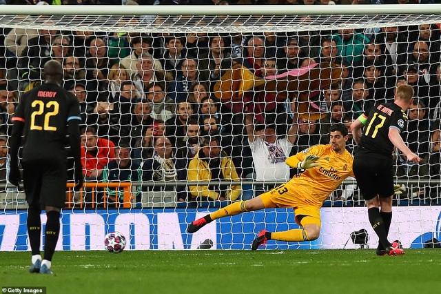 Những khoảnh khắc Man City hạ gục Real Madrid tại Bernabeu - 20