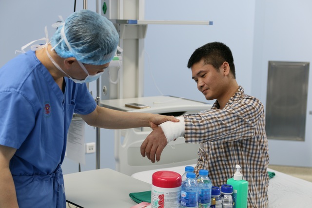 Hy vọng thắp lên từ ca ghép chi thể từ người cho sống đầu tiên ở Việt Nam - 6 Hy vọng thắp lên từ ca ghép chi thể từ người cho sống đầu tiên ở Việt Nam - 6