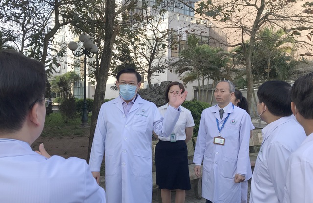 Bí thư Vương Đình Huệ kiểm tra công tác phòng, chống Covid-19 tại bệnh viện - 7 Bí thư Vương Đình Huệ kiểm tra công tác phòng, chống Covid-19 tại bệnh viện - 7