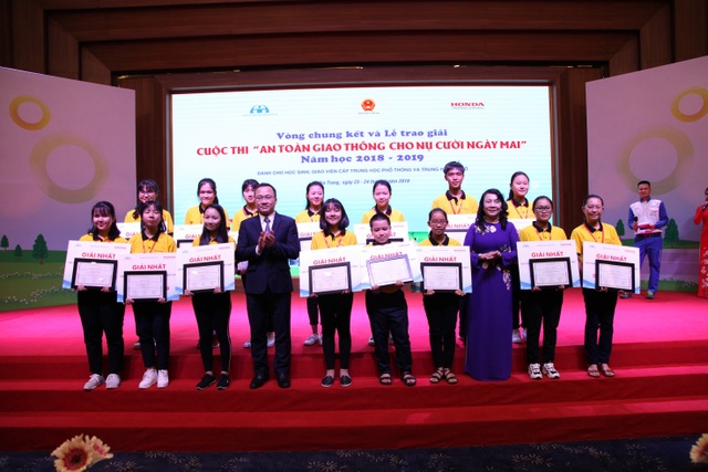 Sáng tạo trong tổ chức cuộc thi “ An toàn giao thông cho nụ cười ngày mai” năm học 2019 - 2020 - 3 Sáng tạo trong tổ chức cuộc thi “ An toàn giao thông cho nụ cười ngày mai” năm học 2019 - 2020 - 3