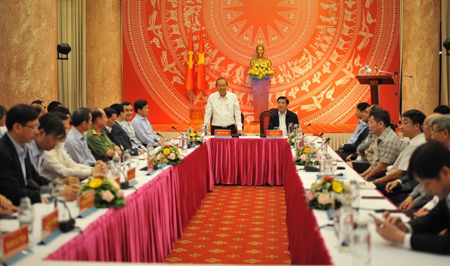 Phó Thủ tướng Trương Hòa Bình tặng 100 triệu đồng cho Quỹ Khuyến học - 2 Phó Thủ tướng Trương Hòa Bình tặng 100 triệu đồng cho Quỹ Khuyến học - 2