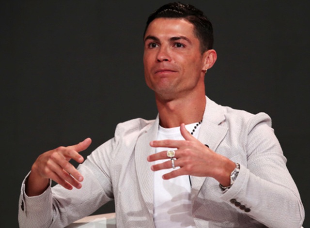 Bạn gái C.Ronaldo khoe trọn bộ trang sức có giá hơn 23 tỉ đồng - Ảnh minh hoạ 4