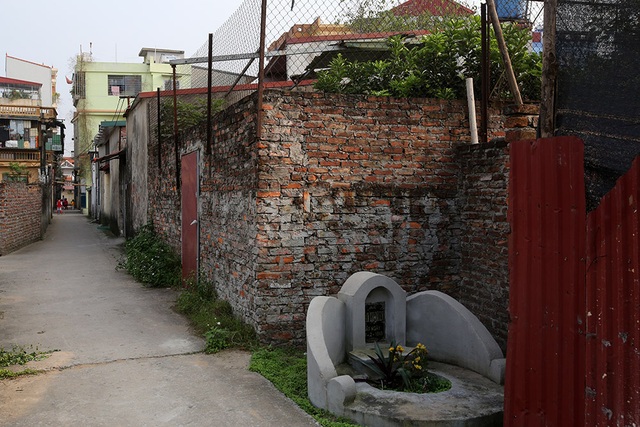 Nhà của người chết len giữa nhà người sống trên mặt đường Hà Nội - 13 Nhà của người chết len giữa nhà người sống trên mặt đường Hà Nội - 13