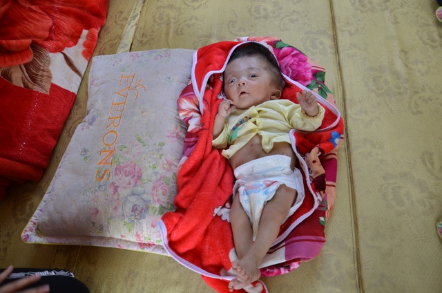Tiếng khóc xé lòng của bé 7 tháng tuổi khắc khoải chờ bàn tay nhân ái - 3 Tiếng khóc xé lòng của bé 7 tháng tuổi khắc khoải chờ bàn tay nhân ái - 3