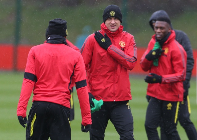Man Utd đội mưa tập luyện chuẩn bị làm khách trước Everton - 13 Man Utd đội mưa tập luyện chuẩn bị làm khách trước Everton - 13