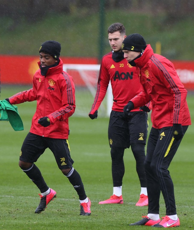 Man Utd đội mưa tập luyện chuẩn bị làm khách trước Everton - 11 Man Utd đội mưa tập luyện chuẩn bị làm khách trước Everton - 11