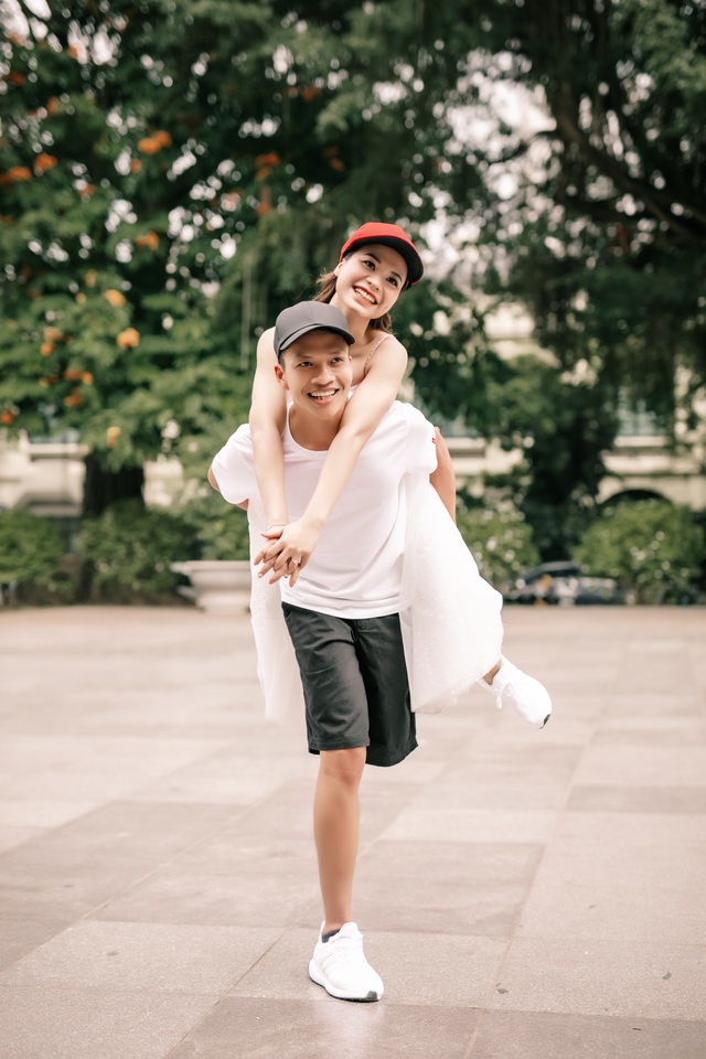 Tình yêu của vợ chồng lính chì dũng cảm: Hơn cả một câu chuyện tình - 1 Tình yêu của vợ chồng lính chì dũng cảm: Hơn cả một câu chuyện tình - 1