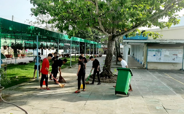 Trường đầu tiên ở Sóc Trăng đo thân nhiệt học sinh khi trở lại trường - 3