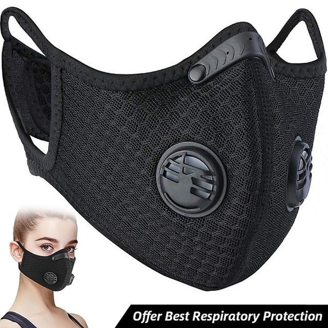 Kourtney Kardashian đeo khẩu trang giá 50 USD tới Pháp - 3