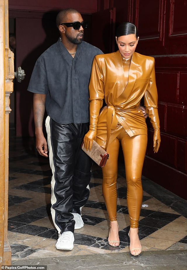Kanye West và Kim Kardashian nổi bật tại Paris - 5 Kanye West và Kim Kardashian nổi bật tại Paris - 5