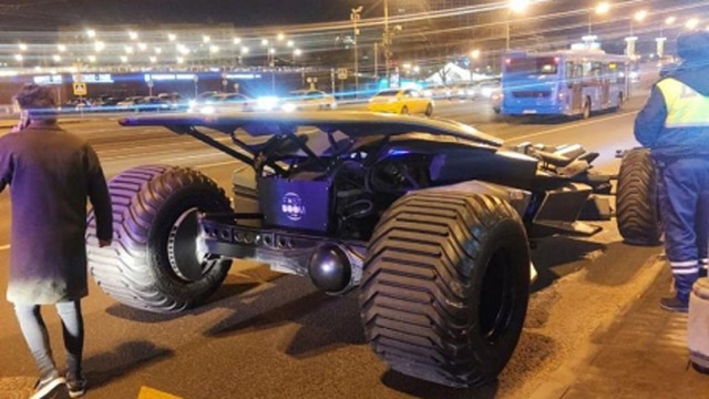 Xe người dơi Batmobile có hợp pháp để ra đường? - 2