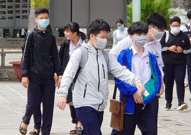 Hàng nghìn học sinh vắng học trong ngày đầu quay lại trường - 1 Hàng nghìn học sinh vắng học trong ngày đầu quay lại trường - 1