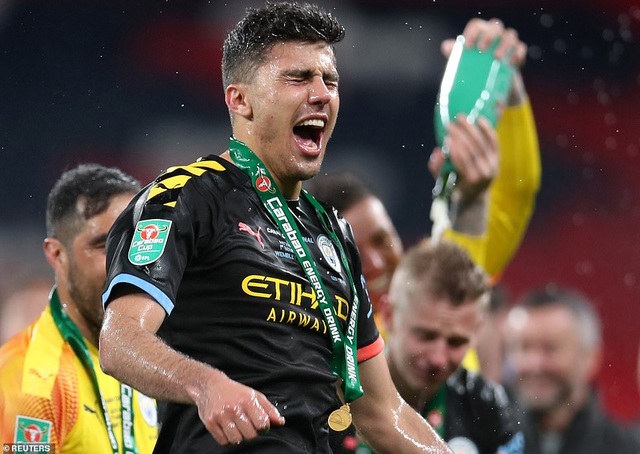 Những khoảnh khắc Man City rạng rỡ hạnh phúc, Aston Villa buồn rơi lệ - 4 Những khoảnh khắc Man City rạng rỡ hạnh phúc, Aston Villa buồn rơi lệ - 4