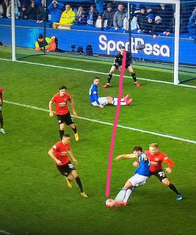 Vì sao Everton bị từ chối bàn thắng phút cuối vào lưới Man Utd? - 1 Vì sao Everton bị từ chối bàn thắng phút cuối vào lưới Man Utd? - 1