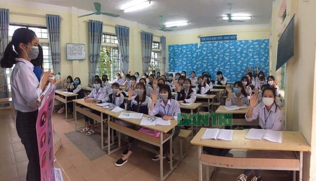 35.000 học sinh “tâm dịch” Vĩnh Phúc ngày đầu tiên trở lại trường học - 9