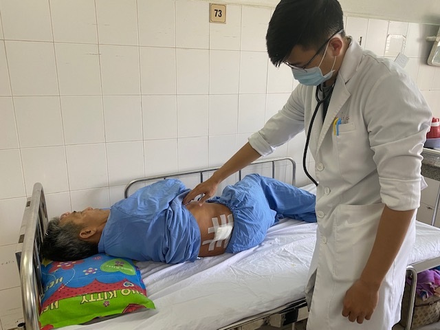 Đầu đạn nằm trong cơ thể cụ ông hơn 50 năm - 2 Đầu đạn nằm trong cơ thể cụ ông hơn 50 năm - 2