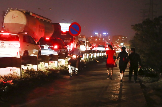 Hà Nội: Đường Vành đai 3 ùn tắc nghiêm trọng từ chiều đến đêm - 7