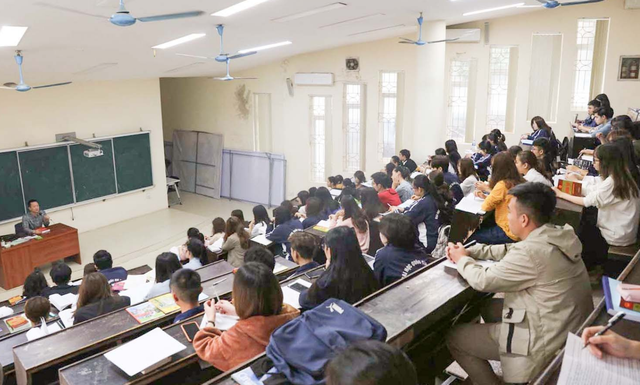 Những sinh viên đầu tiên trở lại trường sau kỳ nghỉ vì covid-19 - 20 Những sinh viên đầu tiên trở lại trường sau kỳ nghỉ vì covid-19 - 20