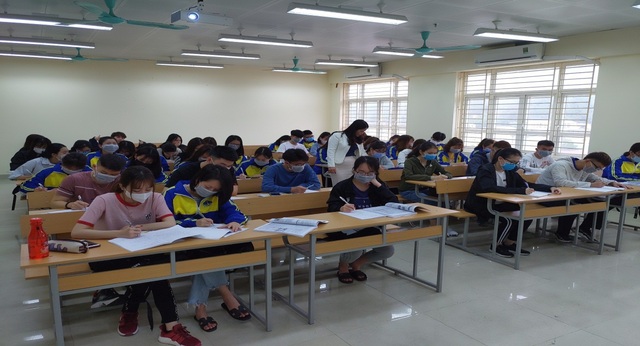 Sinh viên háo hức quay lại trường sau kỳ nghỉ kéo dài vì dịch Covid-19 - 1 Sinh viên háo hức quay lại trường sau kỳ nghỉ kéo dài vì dịch Covid-19 - 1