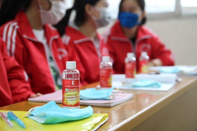 Những sinh viên đầu tiên trở lại trường sau kỳ nghỉ vì covid-19 - 8 Những sinh viên đầu tiên trở lại trường sau kỳ nghỉ vì covid-19 - 8
