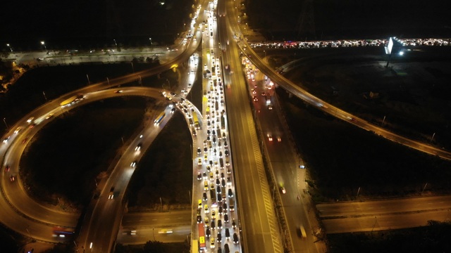 Hà Nội: Đường Vành đai 3 ùn tắc nghiêm trọng từ chiều đến đêm - 8